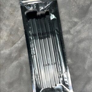 Farah Metallic Silver Brush Set